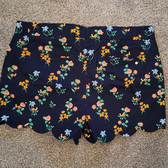 Crown & Ivy Shelby Floral Shorts Size 16 Scalloped - Picture 2 of 8